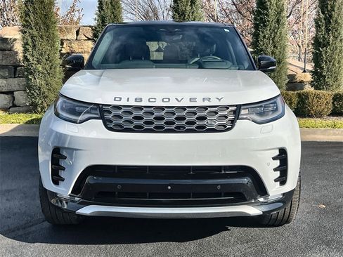 Used 2024 Land Rover Discovery Metropolitan Edition image 8