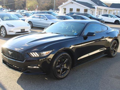 Used 2016 Ford Mustang Coupe image 3
