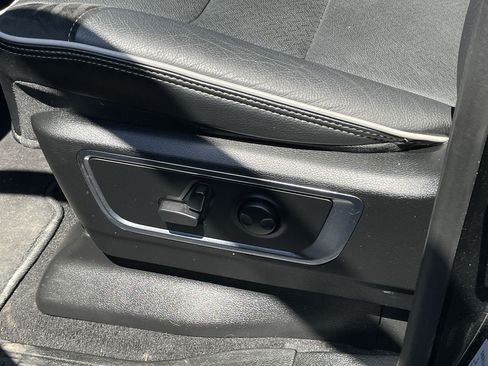 Used 2025 RAM 1500 Laramie AWD/4WD image 12