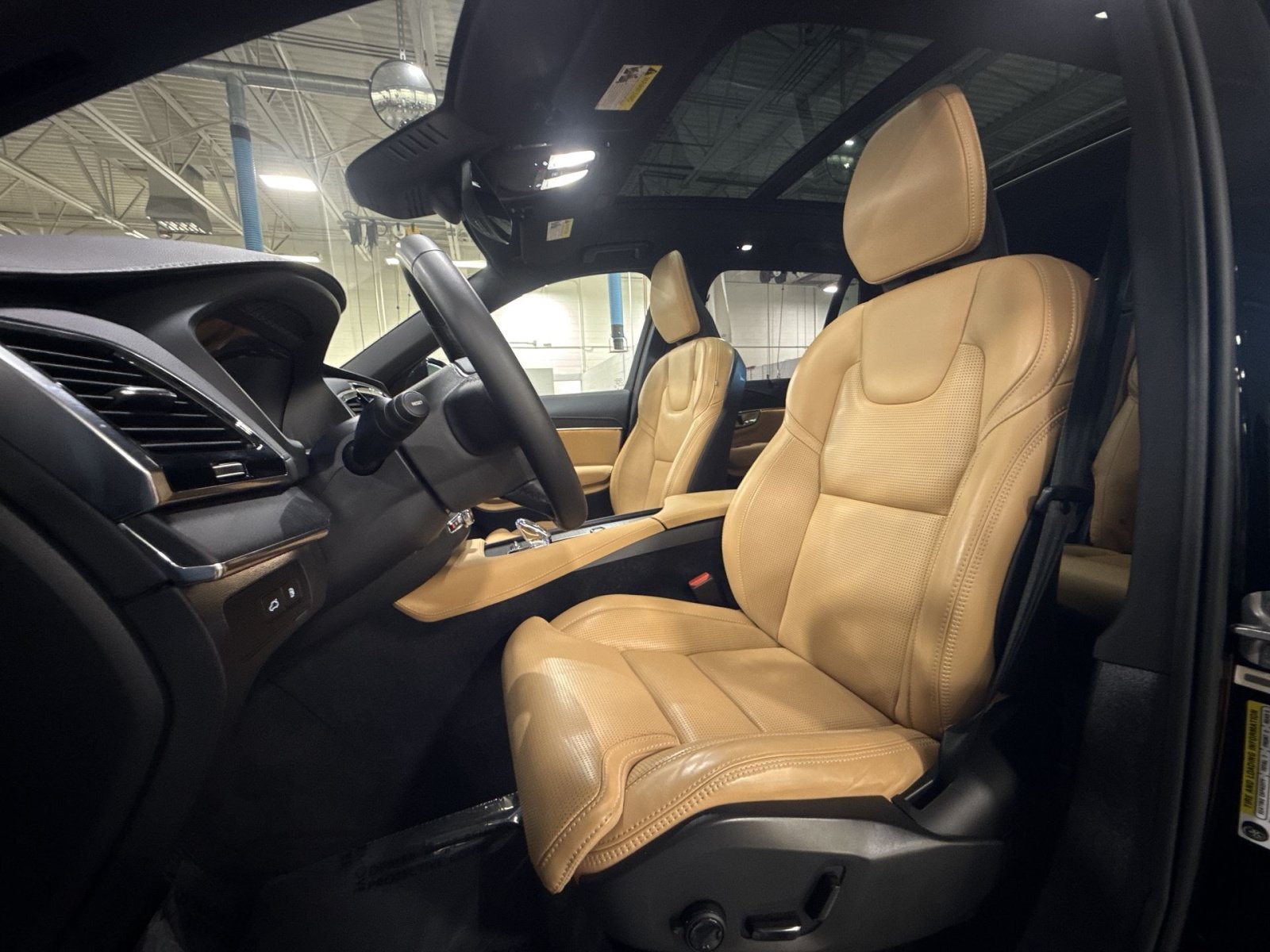 Used 2024 Volvo XC90 T8 Ultimate w/ Protection Package Premier AWD/4WD image 13