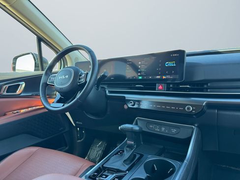 Used 2025 Kia Carnival SX Prestige image 14