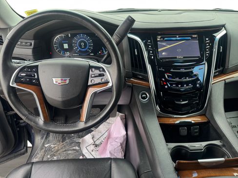 Used 2017 Cadillac Escalade Luxury image 12