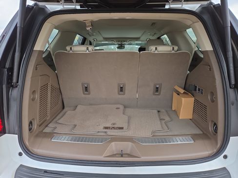 Used 2024 GMC Yukon Denali w/ Advanced Technology Package image 10