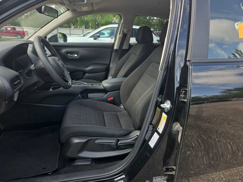 Used 2025 Honda HR-V LX image 3