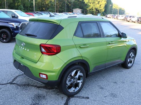 Used 2024 Hyundai Venue SEL FWD image 8