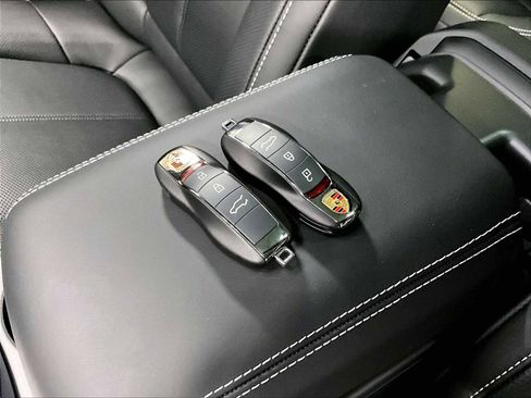 New 2026 Porsche Macan AWD/4WD image 36