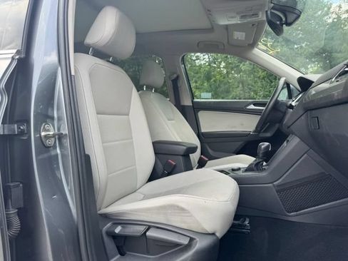 Used 2020 Volkswagen Tiguan SE w/ Panoramic Sunroof Package AWD/4WD image 22