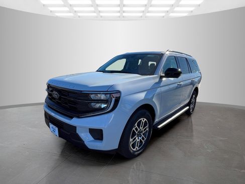 New 2026 Ford Expedition Active image 8