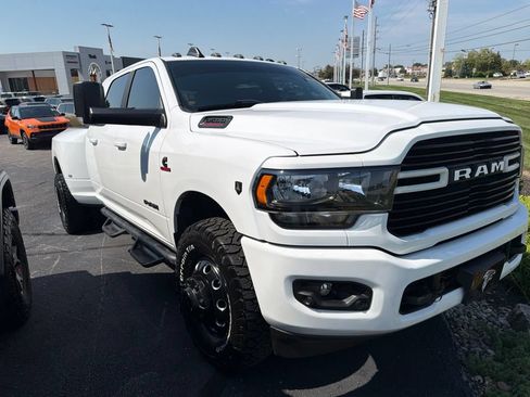 Used 2021 RAM 3500 Big Horn w/ Night Edition AWD/4WD image 7