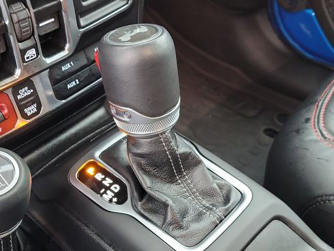 Used 2024 Jeep Wrangler Unlimited Rubicon w/ Technology Group image 31