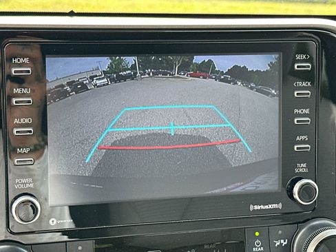 Used 2021 Toyota Highlander L FWD image 28