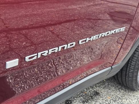 Used 2024 Jeep Grand Cherokee L Laredo w/ Luxury Tech Group I AWD/4WD image 10
