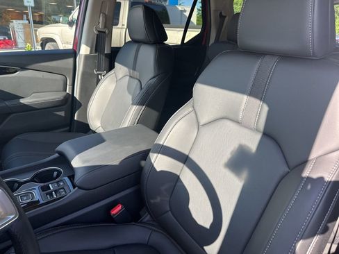 Used 2025 Honda Pilot Touring image 12