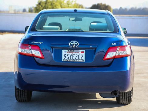 Used 2010 Toyota Camry LE image 6