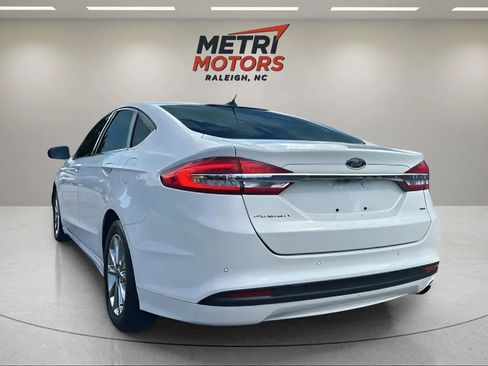 Used 2017 Ford Fusion SE image 16