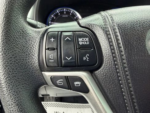 Used 2014 Toyota Highlander LE AWD/4WD image 22