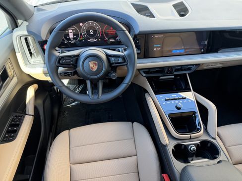 Certified 2026 Porsche Cayenne AWD/4WD image 17