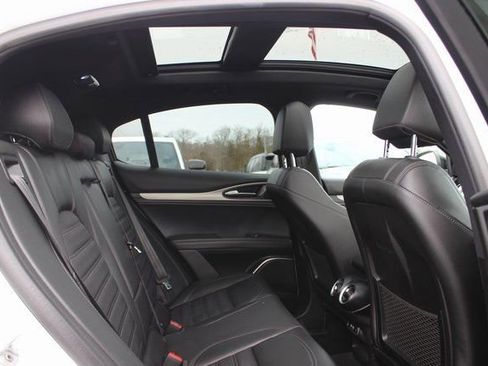 Used 2023 Alfa Romeo Stelvio Veloce AWD/4WD image 32