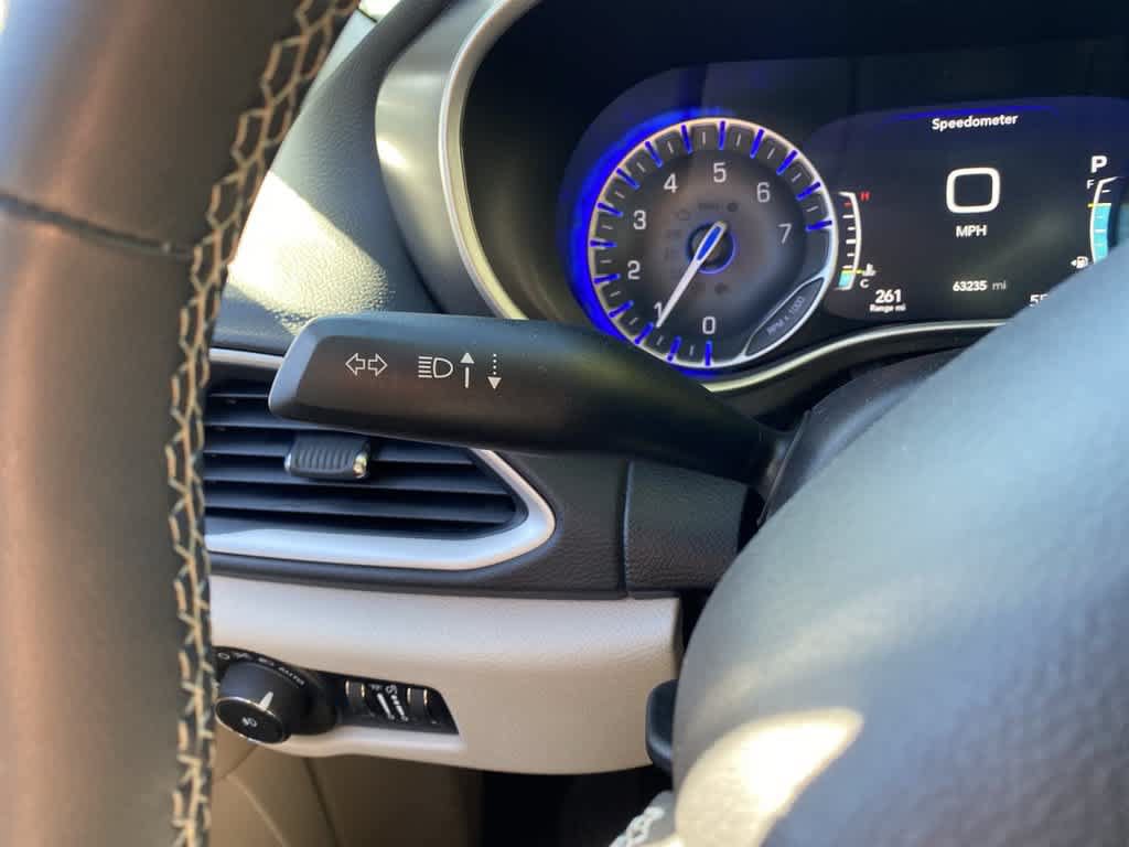 Used 2024 Chrysler Pacifica Touring-L FWD image 22