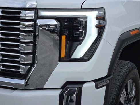 Certified 2025 GMC Sierra 2500 Denali image 9