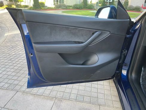 Used 2023 Tesla Model Y 2WD image 22