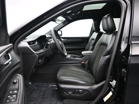 New 2025 Jeep Grand Cherokee L Altitude image 21