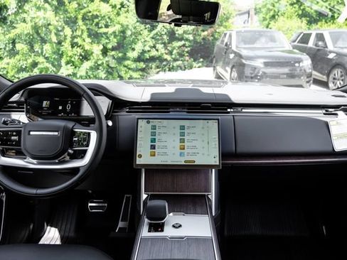 New 2026 Land Rover Range Rover Long Wheelbase SE AWD/4WD image 16