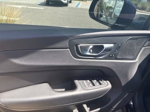 Used 2022 Volvo XC60 B5 Inscription w/ Advanced Package FWD image 17