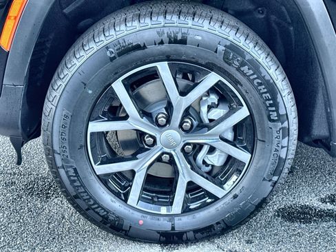 New 2025 Jeep Grand Cherokee Limited w/ Luxury Tech Group II image 12