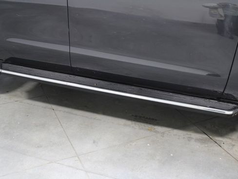 Used 2023 Ford Expedition XLT image 12