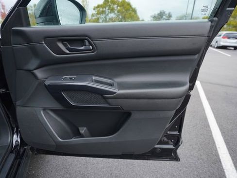 Used 2023 Nissan Pathfinder SV image 21