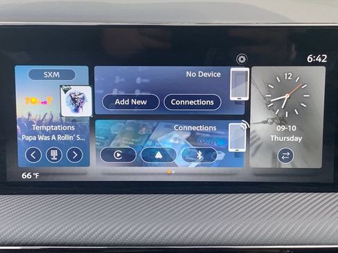 Used 2025 Nissan Kicks SR FWD image 16