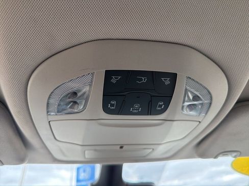 Used 2023 Chrysler Pacifica Touring-L FWD image 24