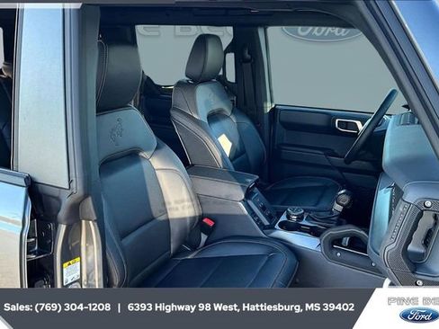 New 2025 Ford Bronco Badlands image 4