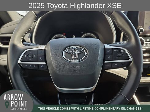 Used 2025 Toyota Highlander XSE AWD/4WD image 27