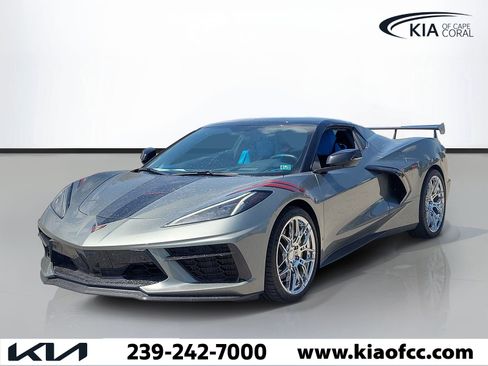 Used 2022 Chevrolet Corvette Stingray Premium Conv w/ Z51 Performance Package RWD image 3