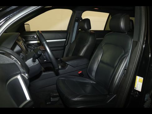 Used 2017 Ford Explorer XLT w/ Equipment Group 202A image 14
