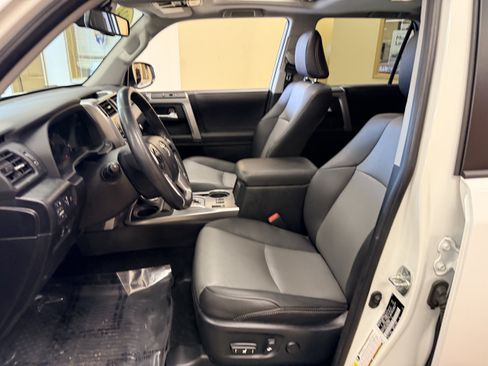 Certified 2024 Toyota 4Runner SR5 Premium w/ Moonroof Package AWD/4WD image 5