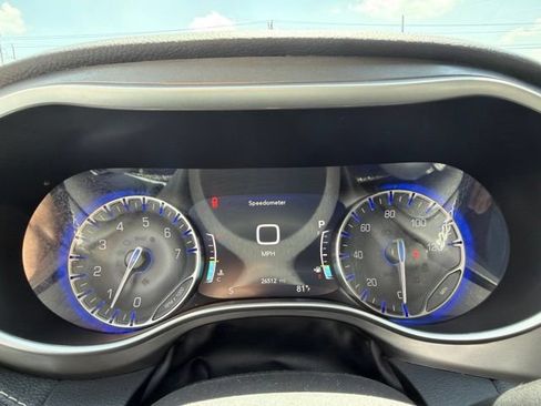Used 2023 Chrysler Pacifica Touring-L AWD/4WD image 22