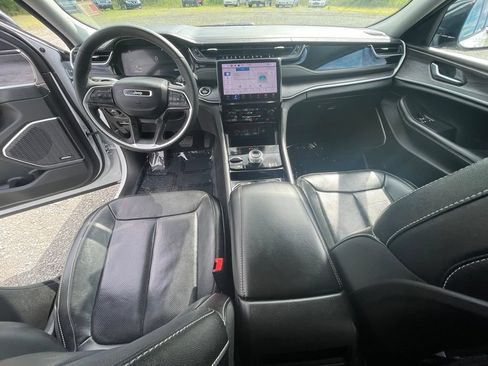 Used 2022 Jeep Grand Cherokee Limited 4xe w/ Luxury Tech Group II AWD/4WD image 3
