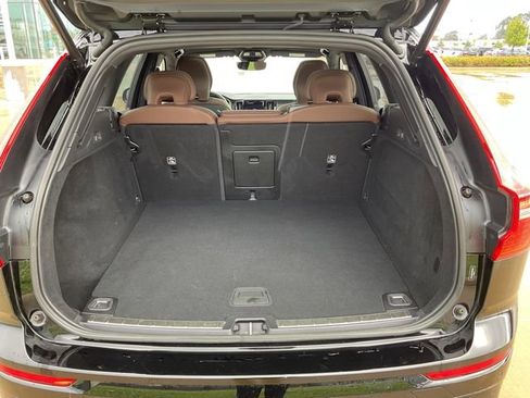 Used 2023 Volvo XC60 B5 Plus image 10