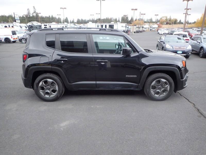 Used 2016 Jeep Renegade Latitude FWD image 6