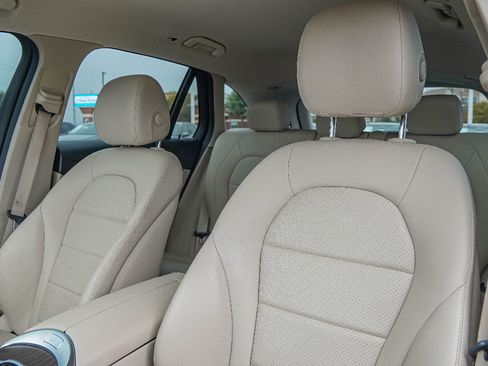 Used 2019 Mercedes-Benz GLC 300 4MATIC image 9