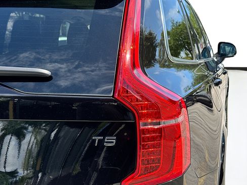 Used 2021 Volvo XC90 T5 Momentum image 31