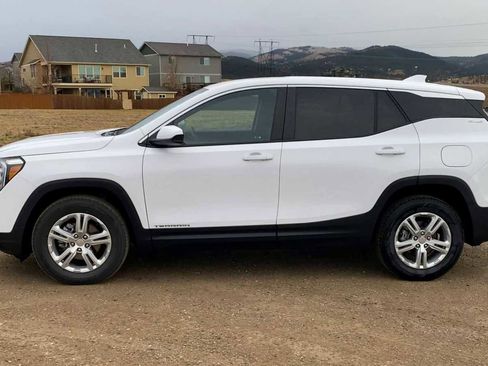 Used 2024 GMC Terrain SLE image 5