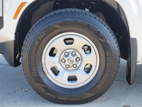 Used 2025 Nissan Frontier S image 8