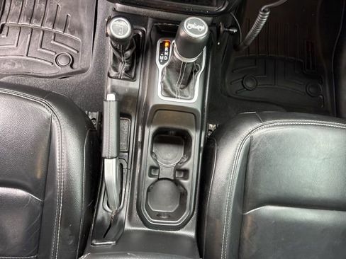 Used 2019 Jeep Wrangler Unlimited Sahara w/ Uconnect 4C Nav & Sound Group image 14