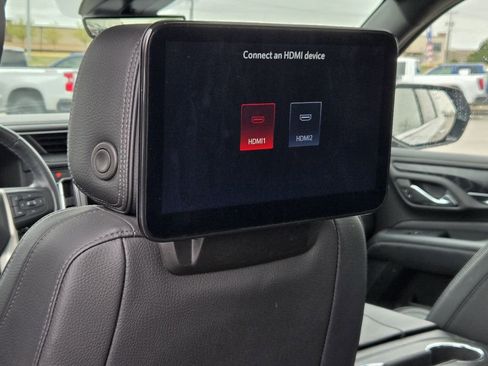 Used 2023 GMC Yukon XL Denali w/ Denali Reserve Package image 3