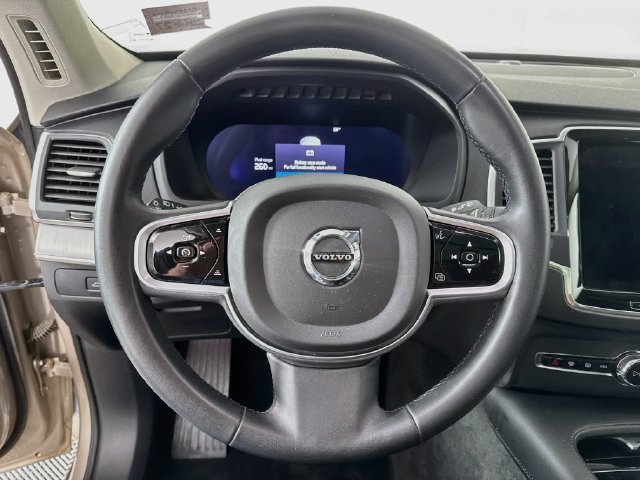 Used 2023 Volvo XC90 B5 Core AWD/4WD image 12