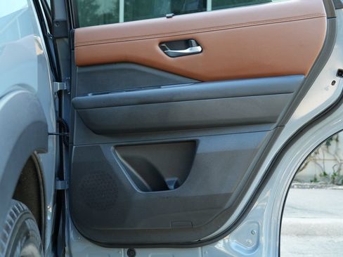 Used 2023 Nissan Pathfinder Platinum FWD image 41